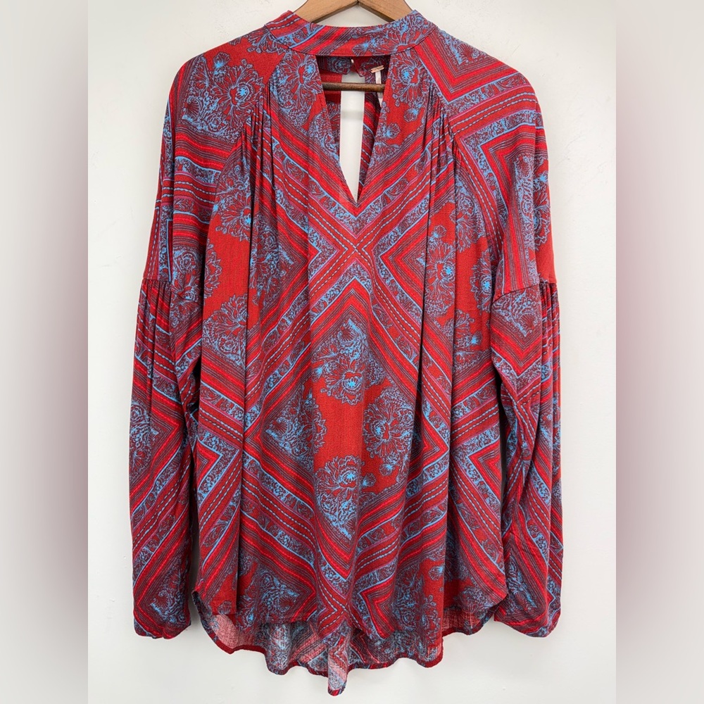 Free People size Medium Women’s Walking On A Dream Red Blue Boho Tunic Top